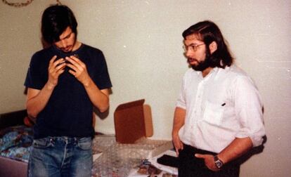 Steve Wozniak y Jobs fundaron Apple Computer en abril de 1976