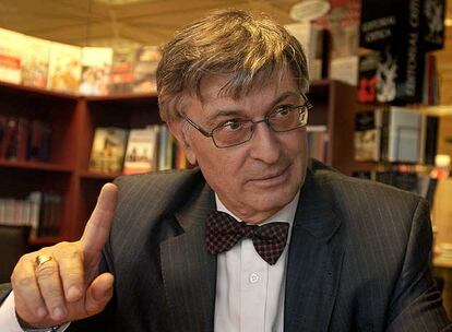 El historiador Ángel Viñas, durante la reciente presentación de &#39;La soledad de la República&#39; en Barcelona.