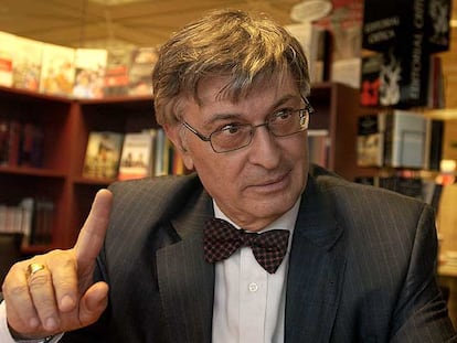 El historiador Ángel Viñas, durante la reciente presentación de 'La soledad de la República' en Barcelona.