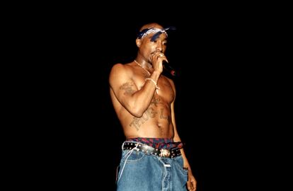 Rapper Tupac Shakur performs at the Regal Theater in Chicago, Illinois in March 1994.