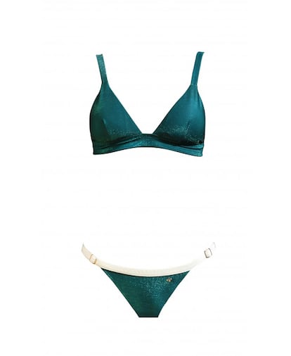 Wild and Salty firma este bikini confeccionado en tejido lurex y fabricado en España. En un favorecedor color aguamarina, es el compañero perfecto para tus jornadas pasadas por agua. 150 euros.