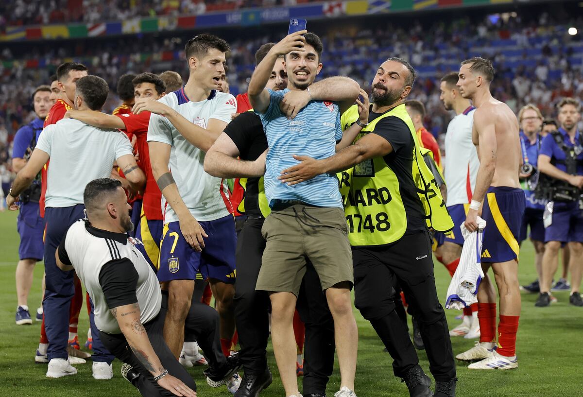 Morata, who was run over by a security guard at the stadium during the qualification celebrations, will be able to play in the final in Berlin