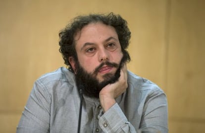 Guillermo Zapata at the press conference held to announce his resignation.