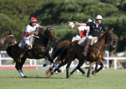 Partido de pato en el Campo Argentino de Polo, en Palermo (Buenos Aires).