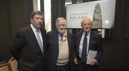 Antonio Gallardo Ballart, presidente de la Fundación Palarq, Yves Coppens y Luis Monreal, de izquierda a derecha.
