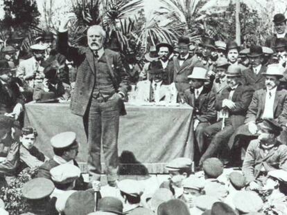Pablo Iglesias, durante un mitin en apoyo de los presos de la Semana Trágica de Barcelona en 1909.