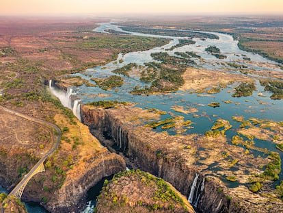 Cataratas Victoria y rio Zambeze