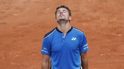 Wawrinka se lamenta durante el partido contra García-López.