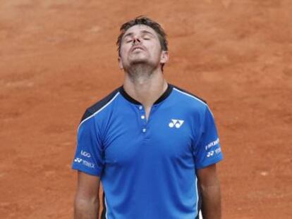 Wawrinka se lamenta durante el partido contra García-López.