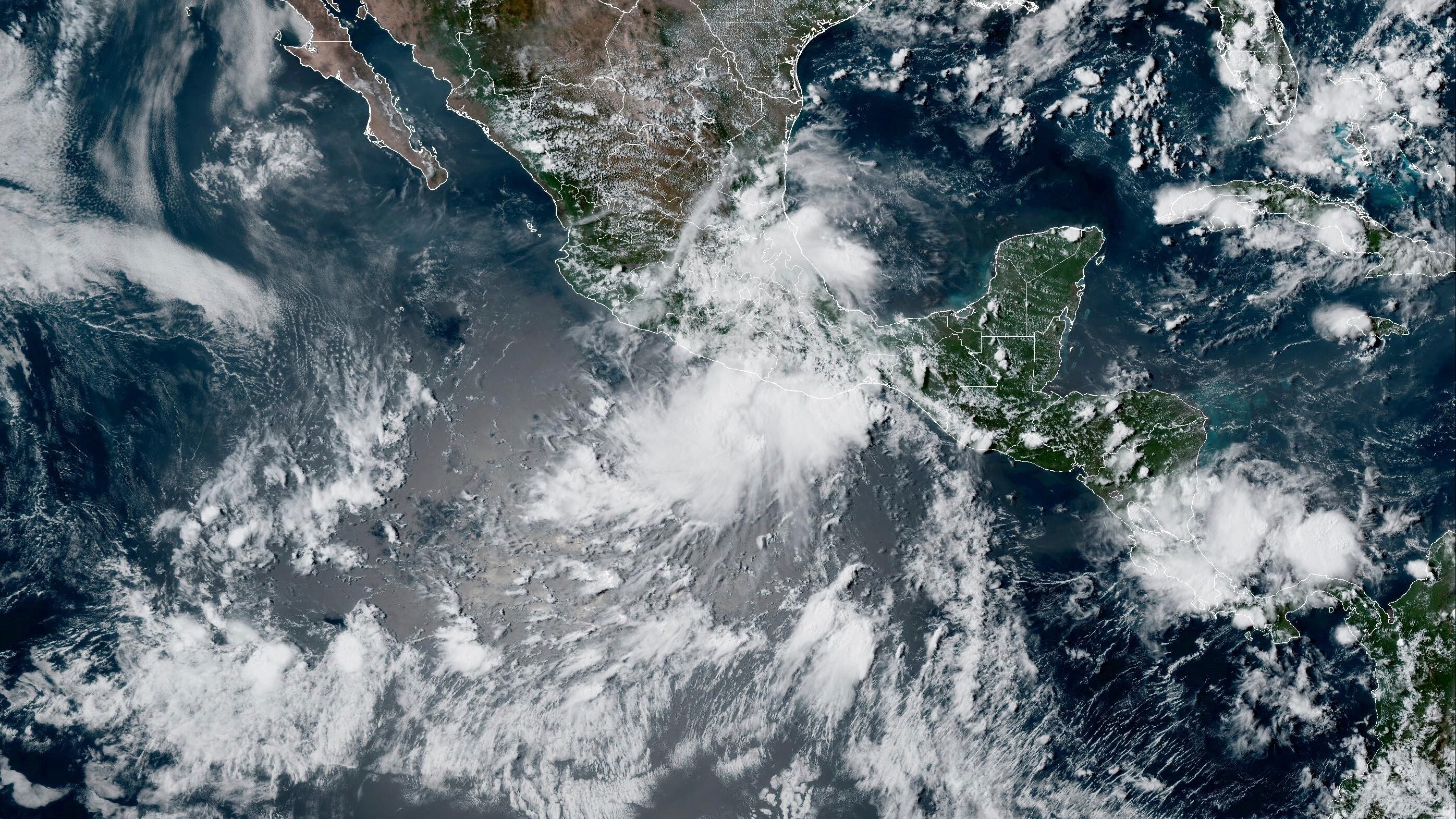 La tormenta tropical ‘Ivo’ avanza con intensidad frente a las costas del Pacífico mexicano