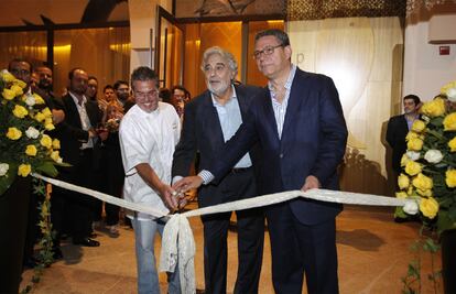 Plácido Domingo ha inaugurado un local perteneciente a su cadena de restaurantes en Doha, Qatar, El establecimiento se llama Pampano, está especializado en comida mexicana y se situa en el complejo inmobiliario de lujo La Perle, construido en una isla artificial. Domingo se ha referido también en el acto al concierto que ofrecerá en la ciudad y en el que estará acompañado por más de 120 músicos de la Orquesta Filarmónica de Qatar.