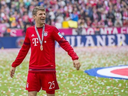 Thomas Müller celebra la victòria de la Bundesliga.