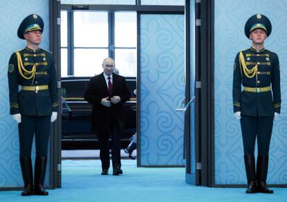 El presidente ruso, Vladímir Putin, a su llegada a una sesión del Consejo de Seguridad Colectiva (CSC) de la Organización del Tratado de Seguridad Colectiva (OTSC), este miércoles en Astana (Kazajistán).