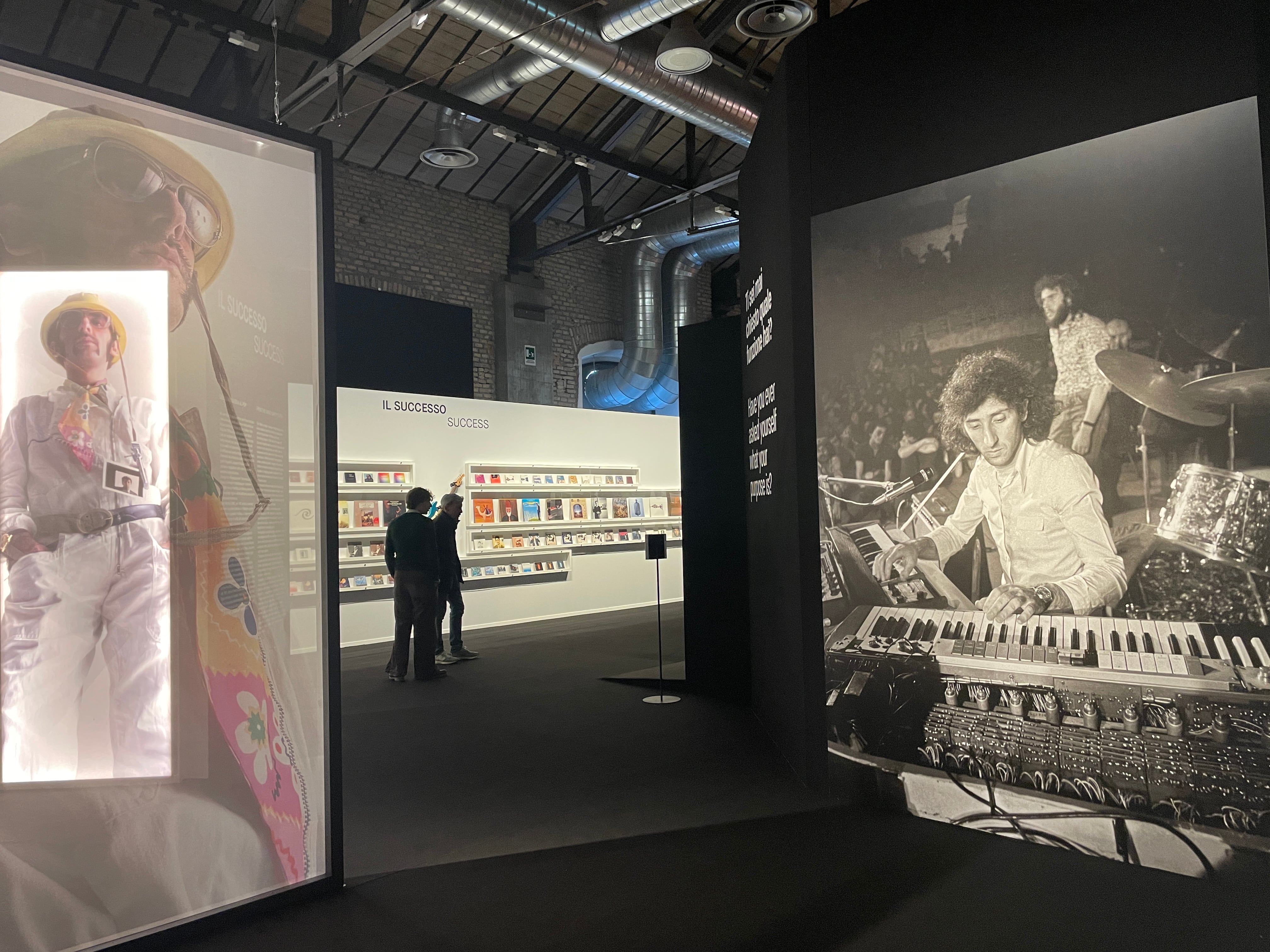 Sala de la exposición dedicada al músico Franco Battiato 'Otra vida', en el Museo Maxxi de Roma.