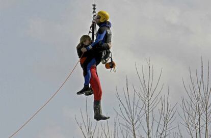 Rescate en helicóptero, también en Santa Amalia.