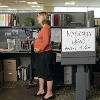 Un mayor  permiso de maternidad podría  animar  a las mujeres a trabajar.
