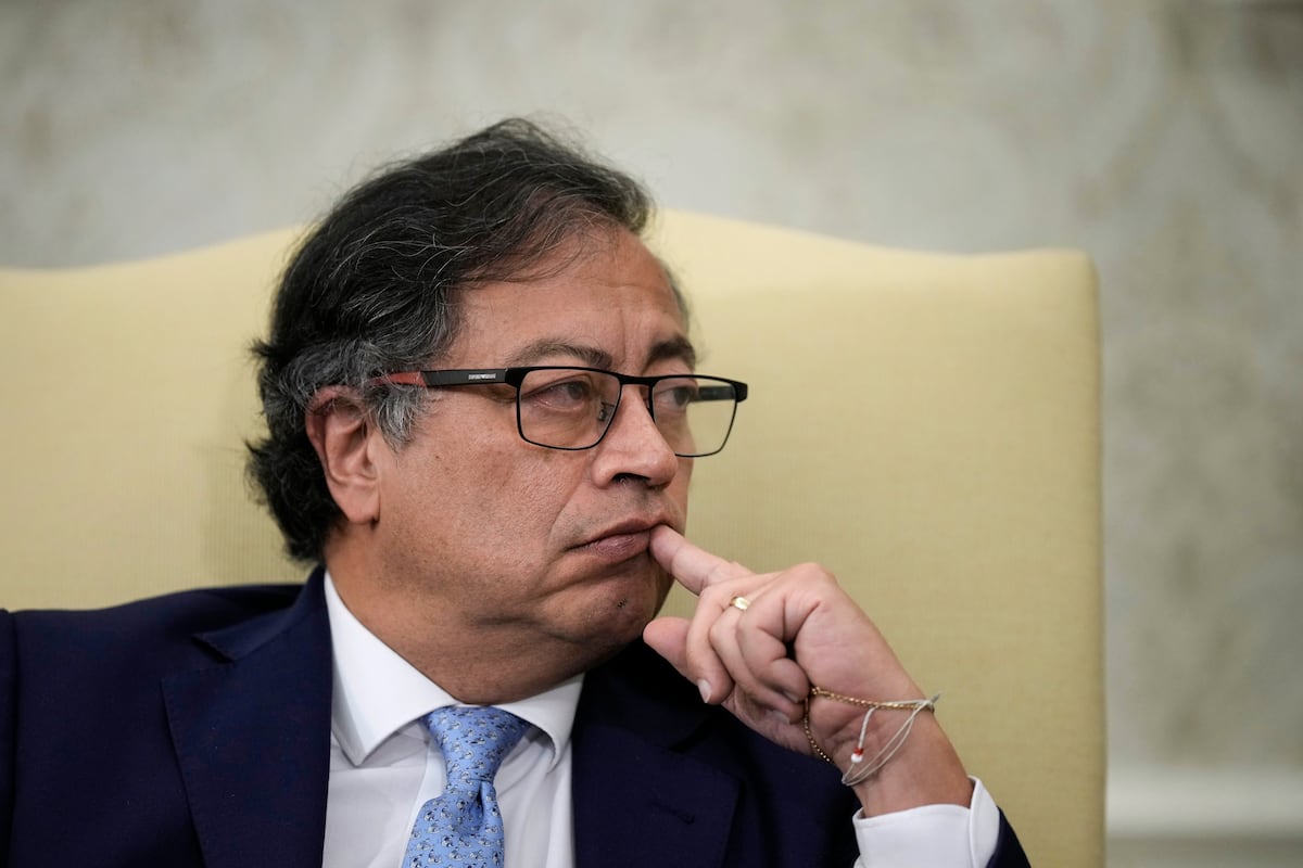 Gobierno de Gustavo Petro: Cambio en reversa: Petro y el retorno a la ...