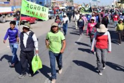 Agricultores marchan en protesta contra el proyecto minero Tía María en Arequipa, el 9 de mayo pasado.