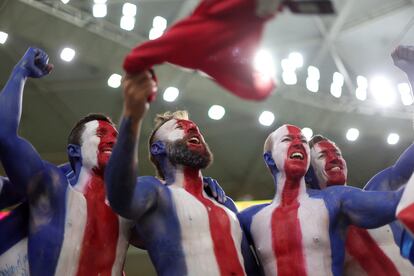 Aficionados de Costa Rica antes del partido frente a España. 