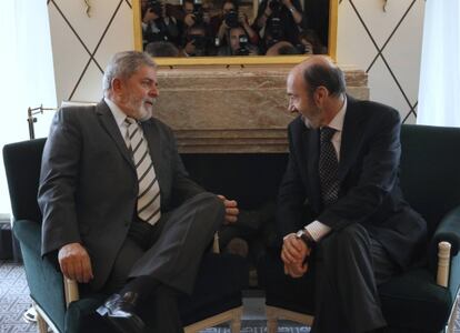 El expresidente de Brasil, Lula da Silva, y el candidato del PSOE a la presidencia del Gobierno, Alfredo Pérez Rubalcaba.