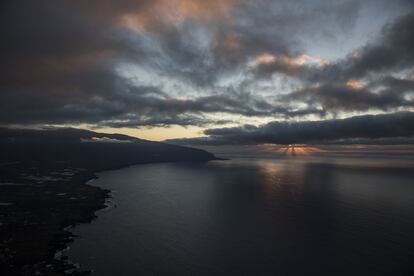 Vista do Golfo a partir do Miradouro de la Peña. Esta zona, onde se encontram os municípios de Frontera e Sabinosa, é a mais povoada da ilha.