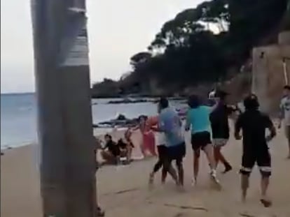 La Policía Local de Palafrugell investiga una pelea con un herido leve en la playa de Llafranc