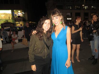 Lidia Rebel (izquierda), con la actriz Irene Arcos.