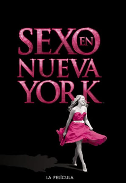 Por culpa de Sexo en Nueva York, la serie, la mitad de las mujeres de Occidente saben que unos Manolos son unos zapatos. Muy caros. Por lo tanto, no es de extrañar que Sexo en Nueva York, la película sea el contenedor publicitario más deseado del año por marcas con ganas de posicionarse en el mercado femenino. Te desvelamos el arte del product placement, o publicidad encubierta, en una de las películas del año. Ni más ni menos que 67 marcas se anuncian en la película. Y éstas son, tan sólo, las que hemos contado