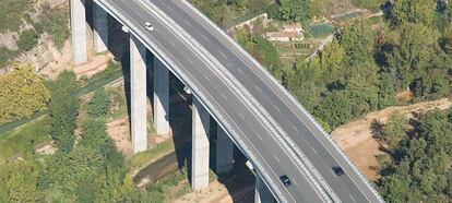 Imagen aérea de un tramo de la autovía Eje Llobergat.