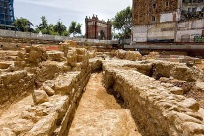 Una de las últimas excavaciones realizadas junto al Arc de Triomf de Barcelona.