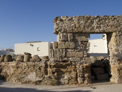 Unas obras mantienen cerrado el teatro romano de Cádiz