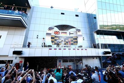 Vista general del podium con los los tres ganadores: Nico Rosberg, Lewis Hamilton y Kimi Raikkonen.