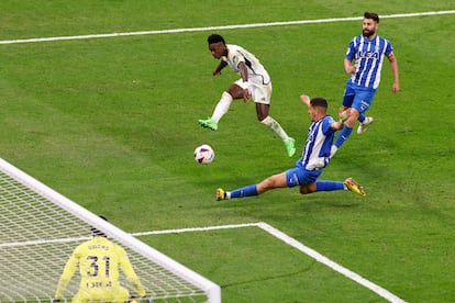 La herramienta de Mediacoach analiza más de mil métricas de un equipo en un solo partido mediante cámaras de seguimiento que recogen los movimientos del futbolista 25 veces por segundo.