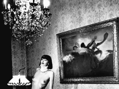 'Jenny Capitain, Pension Florian' (Berlín 1977), cedida por la Fundación Helmut Newton.