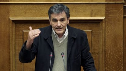 Tsakalotos pronuncia un discurso en el Parlamento de Atenas el pasado febrero