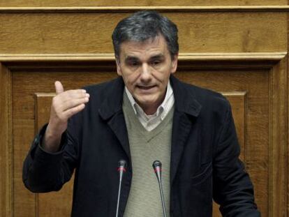 Tsakalotos pronuncia un discurso en el Parlamento de Atenas el pasado febrero