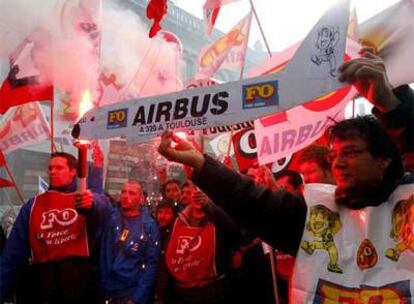 Trabajadores de Airbus, en la manifestación celebrada en Toulouse.