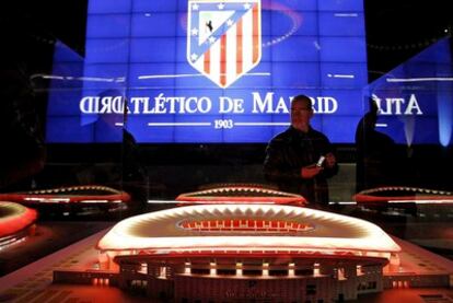 Maqueta del nuevo estadio presentada en el palacio de Cibeles.