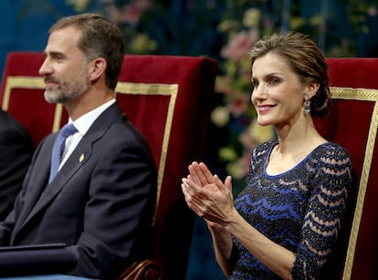 Los Reyes de España, Felipe y Letizia, durante la ceremonia de entrega de los Premios Príncipe de Asturias 2014.