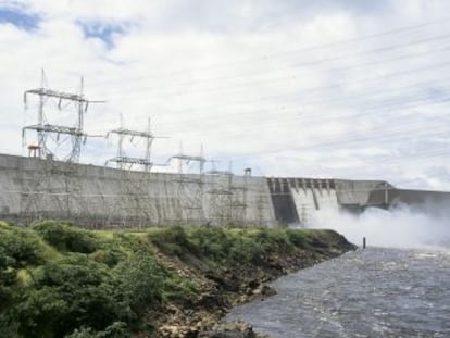 El fallo en la central hidráulica de Guri y la incapacidad del Gobierno de construir un sistema termoeléctrico alternativo provocan el mayor corte de luz de las últimas décadas