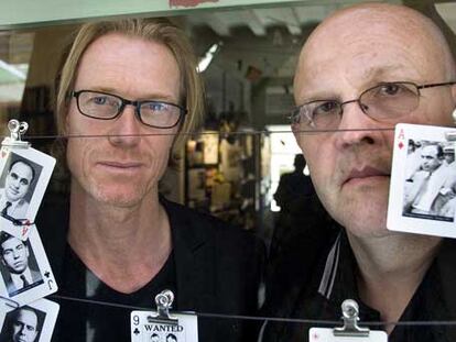 Anders Roslund (izquierda) y Börge Hellström, en la librería Negra y Criminal de Barcelona