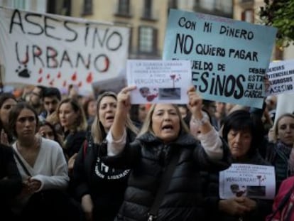 Protesta masiva en Sant Jaume y donaciones por el animal abatido por un guardia urbano en Barcelona