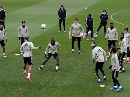 Los jugadores del Real Madrid, durante un entrenamiento previo al confinamiento.