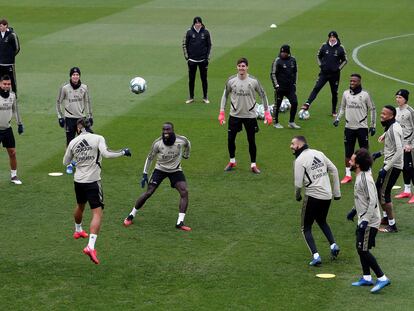 Los jugadores del Real Madrid, durante un entrenamiento previo al confinamiento.