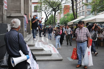 Manifestantes afuera de la Suprema Corte de Justicia de la Nación.