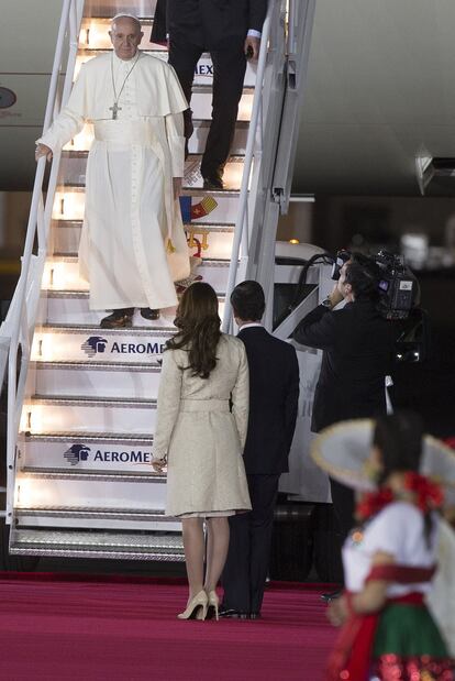 Rivera acompañó al presidente mexicano, Enrique Peña Nieto, en la recepción en el aeropuerto de la Ciudad de México.