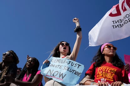 Una manifestante contra el cambio climático en la ciudad egipcia de Sharm el-Sheikh. 