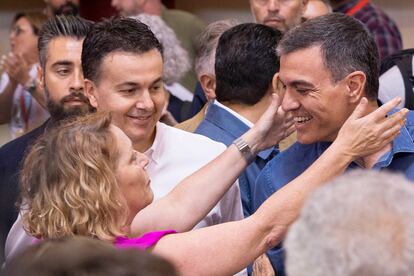 El secretario general del PSOE y presidente del Gobierno, Pedro Sánchez, interviene en un acto político en el Puerto de la Cruz (Tenerife).