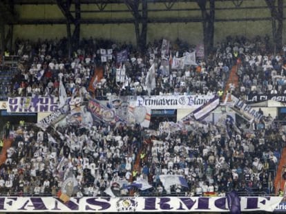 Aficionados en el Madrid-Celta, en el Bernabéu.  