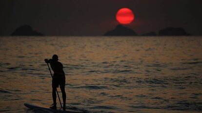 O solstício de verão acontece no dia 21 de dezembro no hemisfério sul